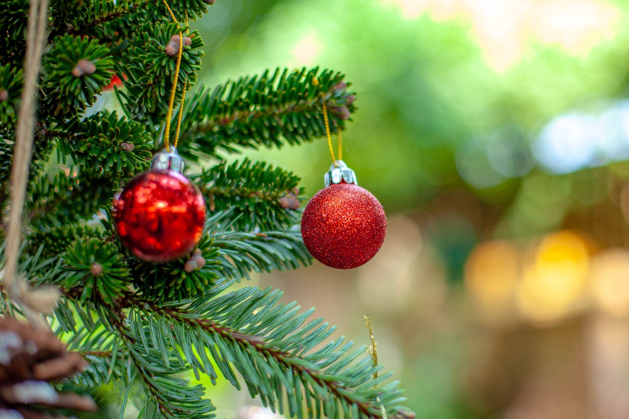 Comparação de Preços de Guirlandas e Bolas de Natal